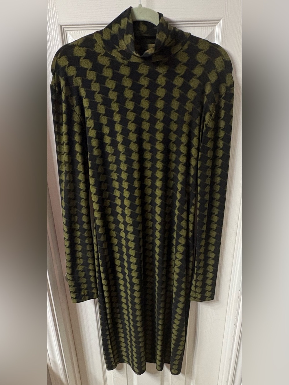 NORMA KAMALI Timeless turtleneck dress-sz L in cool green & black pattern